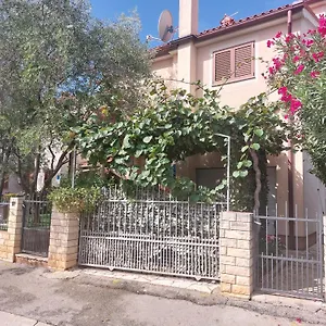 https://apartments-asterix.in-istria.net